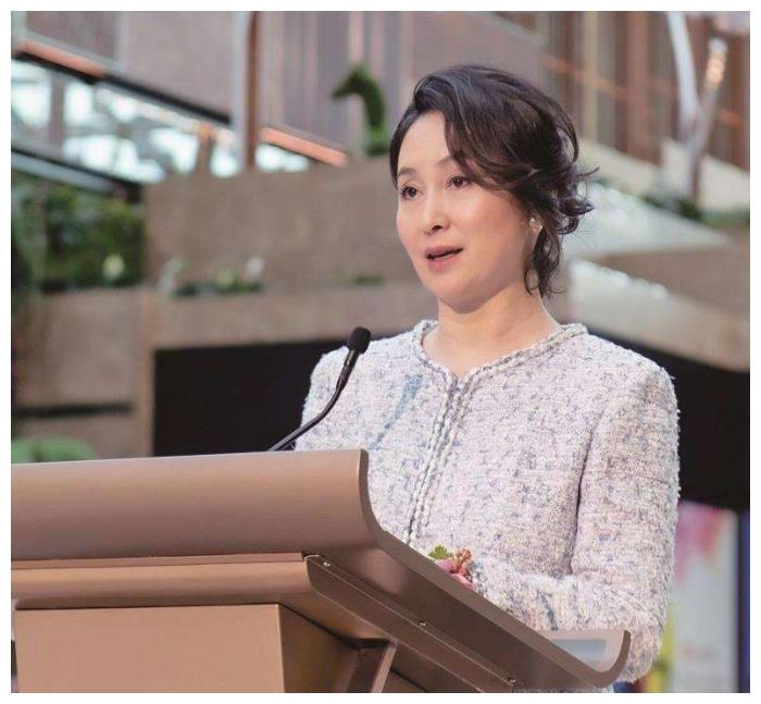 何超琼与同性密友俞琤聚餐,两人相处关系长达十年,如今再无阻碍