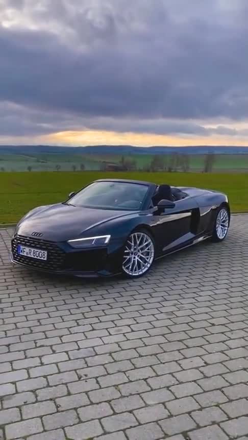 奥迪r8敞篷跑车太好看开着一定很拉风