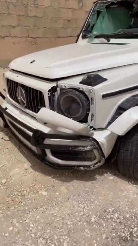 奔驰大g安全气囊全爆开,可想而知撞得有多狠!_手机新浪网