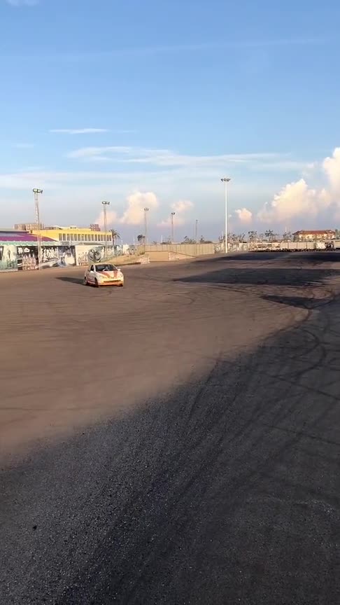 汽车特技漂移入库,简直太帅了,教练我也想学_手机新浪网