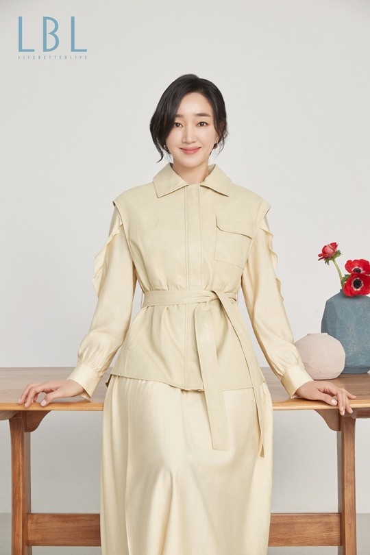 韩国女艺人秀爱最新代言宣传照曝光