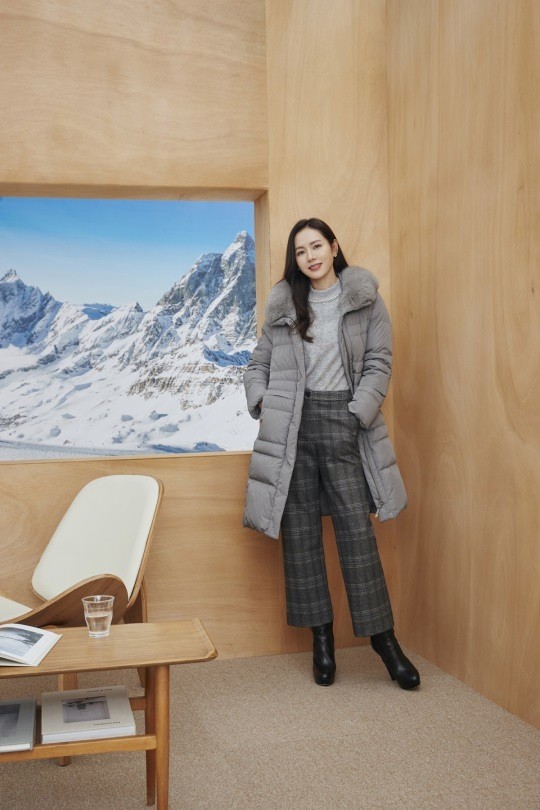 韩国女艺人孙艺珍代言女装品牌拍最新宣传照