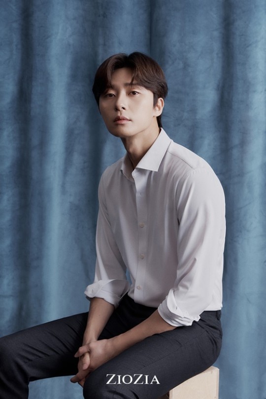 韩国艺人朴叙俊最新代言宣传照笑容可爱