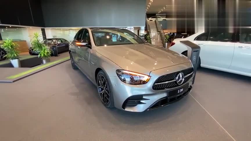 高清实拍2021款奔驰e200,颜值高空间大,选它还是宝马5系自己定