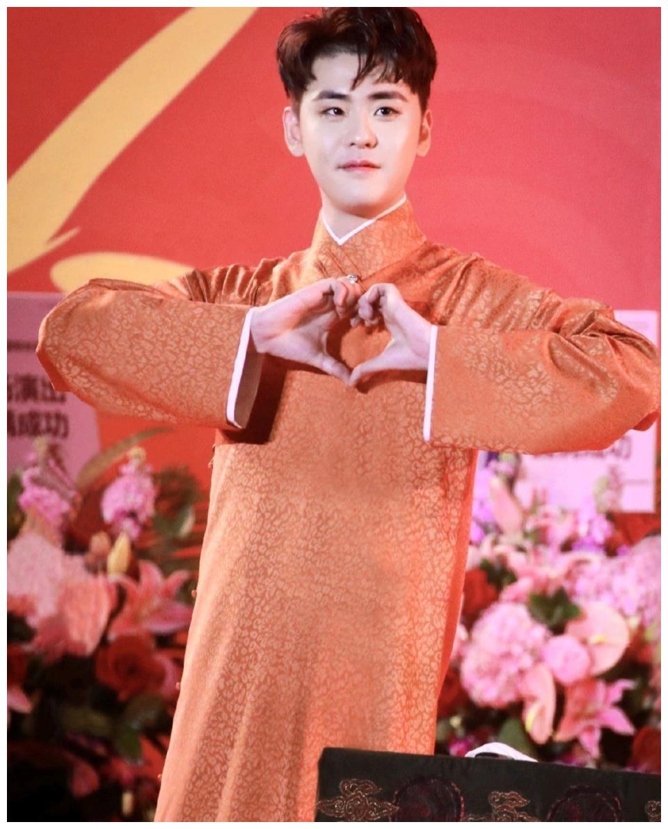 德云社辫哥哥张云雷,优雅帅气有礼貌,怎能让人不喜欢呢?