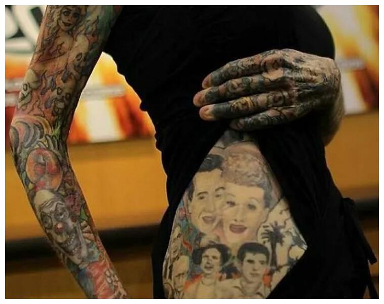 全球纹身最多的女生95皮肤都纹满了纹身网友看着都觉得疼