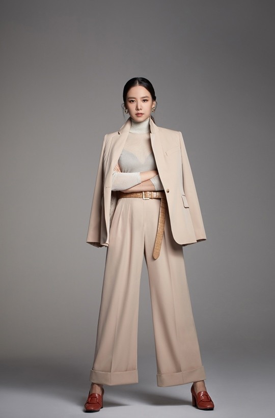 韩国女模特赵伦熙最新代言宣传照曝光