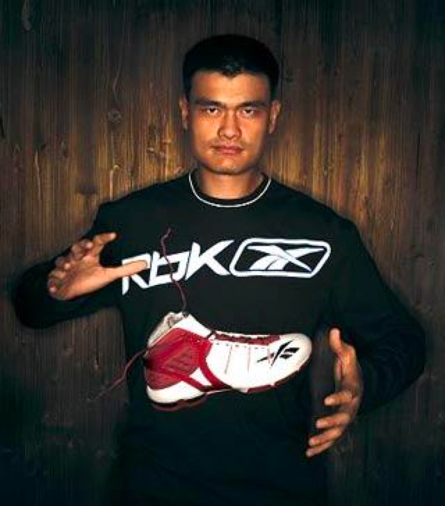 姚明自身商业开发的确在中国市场上有着上佳表现,但锐步却没有好好