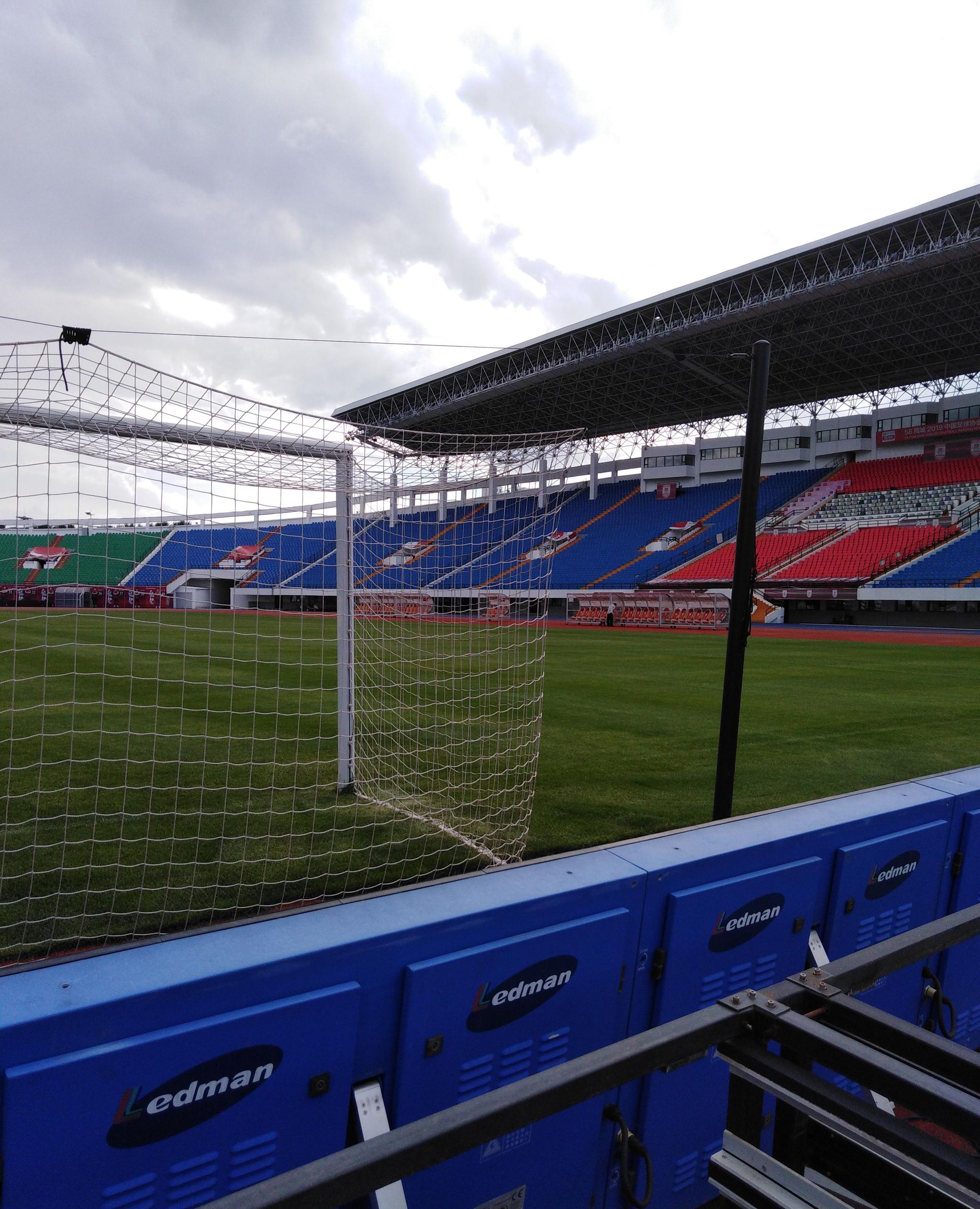 长春南岭体育场,内场