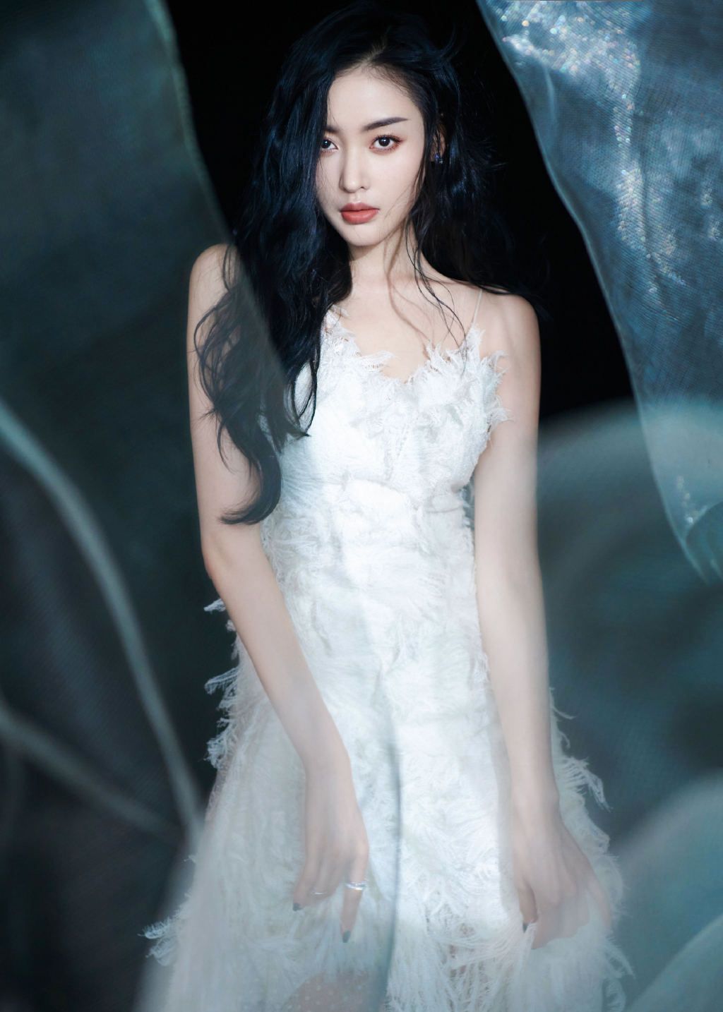 张天爱写真:如诗似画,如梦如烟,似从云中而来的美丽仙子