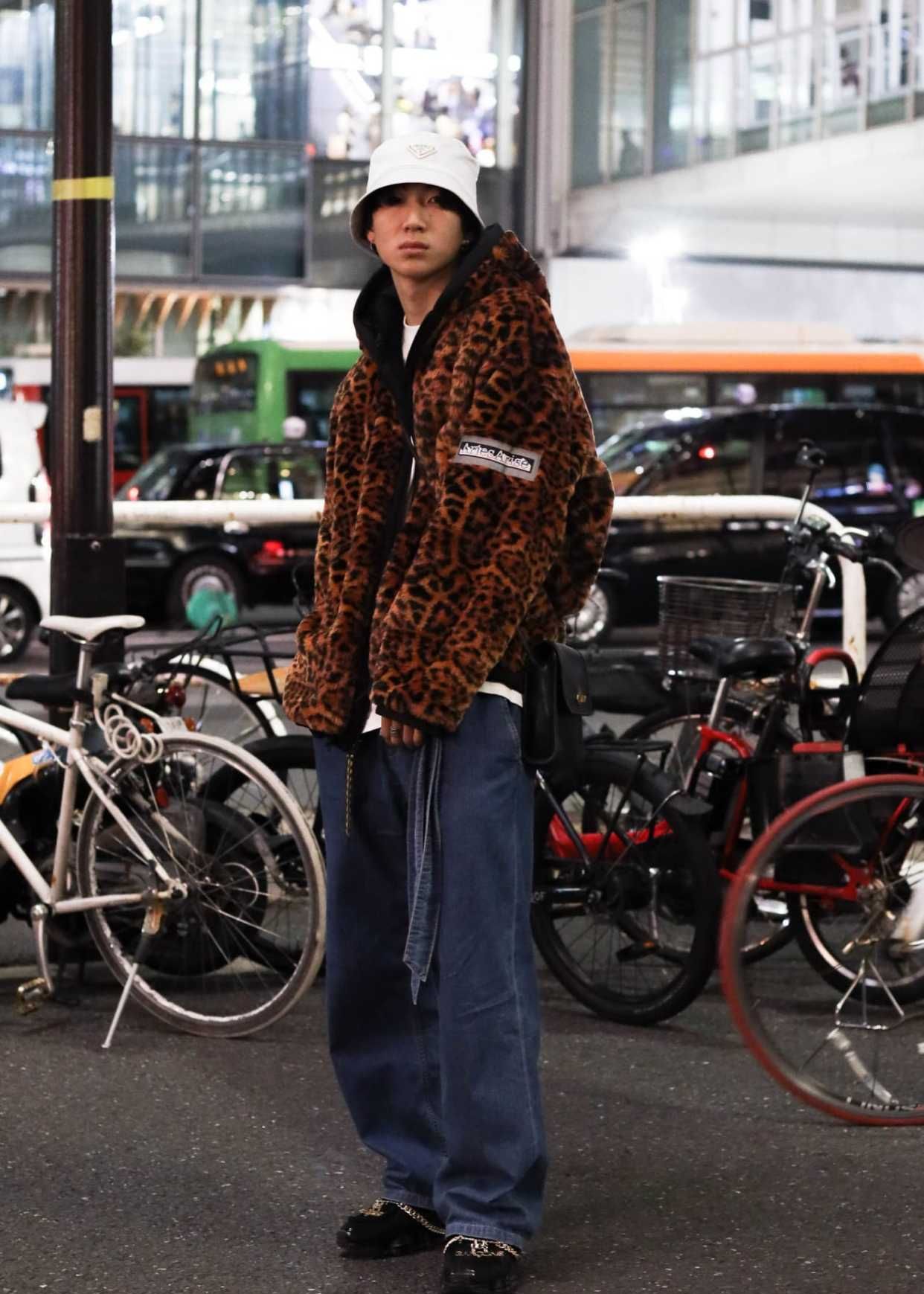 3月东京涉谷街头时髦男生街拍,全身单品都时髦耐看,特别鞋子