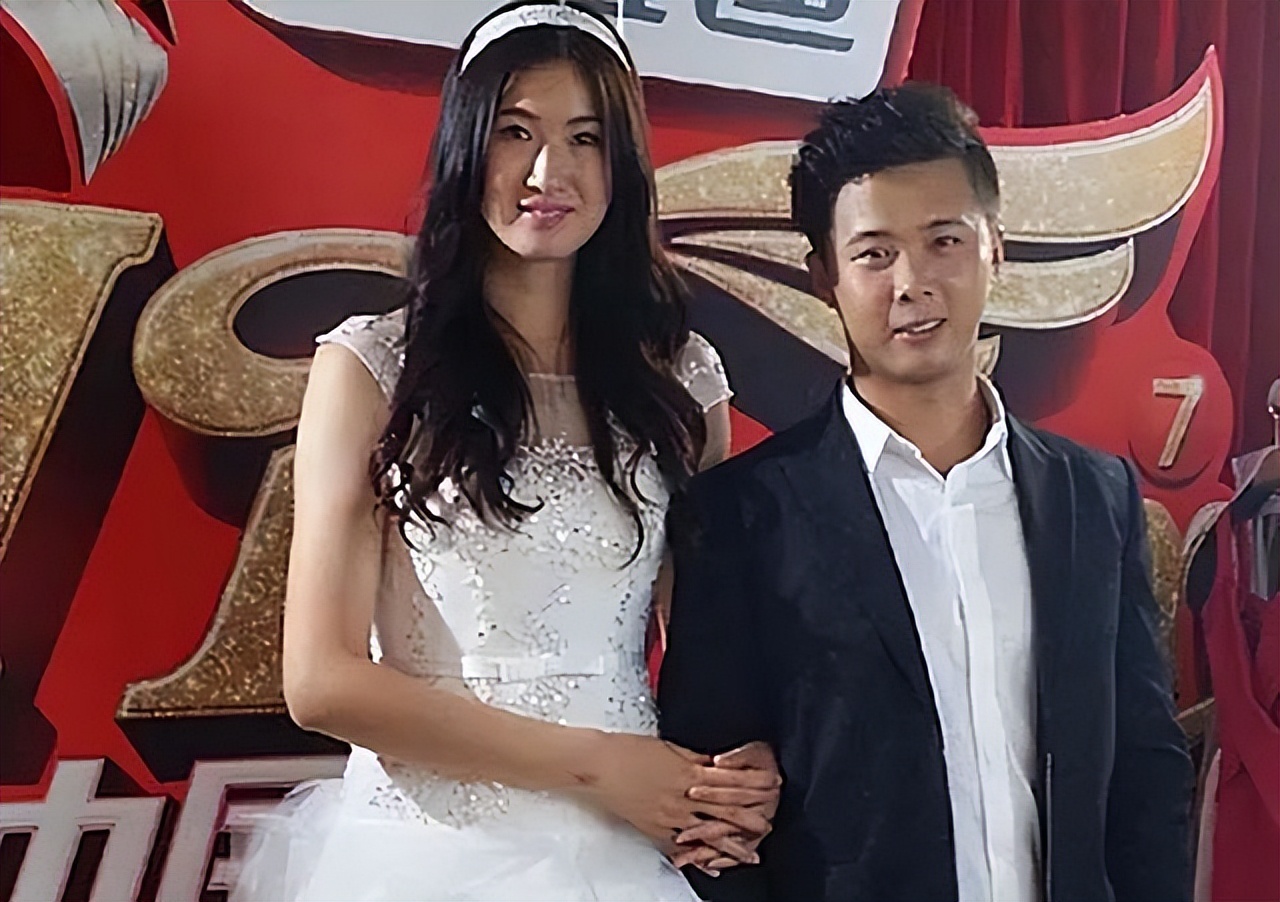 97米女篮巨人邂逅健身教练,开启第二春婚后2年生女娃|梁天云|王金宝