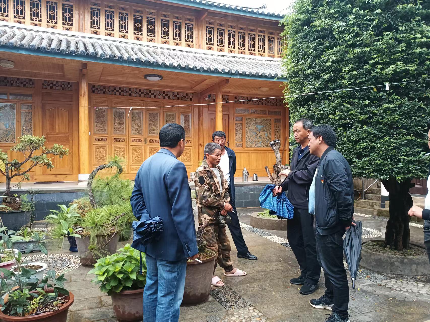 剑川县红十字会到马登镇江南村开展博爱家园项目生计金第三轮发放