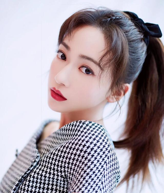 吴谨言邻家女孩的既视感五官惊艳清纯可爱气息扑面而来