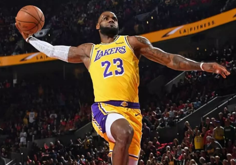 轻罚!詹姆斯生涯首次被禁赛,好在只是一场,斯图尔特被禁赛两场休闲区蓝鸢梦想 - Www.slyday.coM 轻罚!詹姆斯生涯首次被禁赛,好在只是一场,斯图尔特被禁赛两场休闲区蓝鸢梦想 - Www.slyday.coM