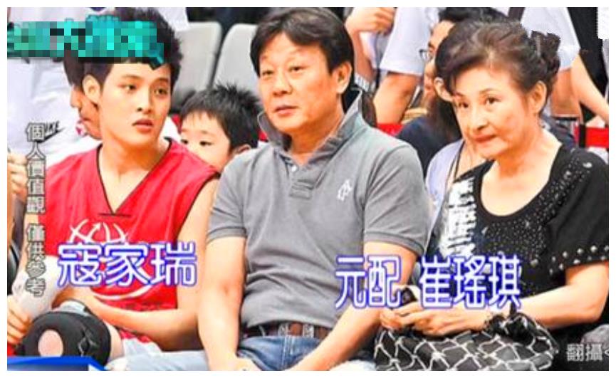 66岁老戏骨寇世勋,娶2个老婆住上下楼,儿子才貌双全比他厉害