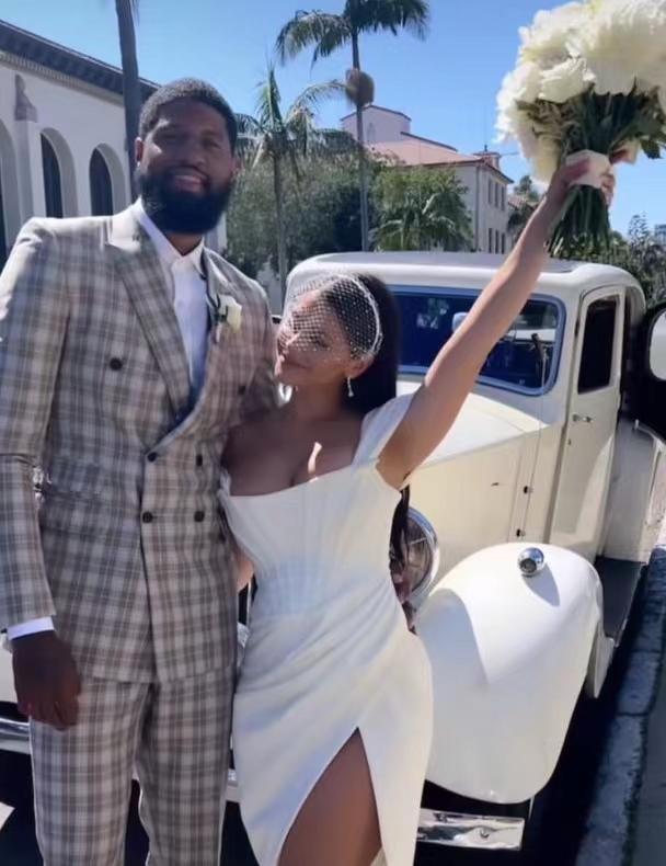 恭喜乔治！喜迎大婚，妻子曾是舞娘，逆袭上位，身材超越卡戴珊卡戴珊丹妮拉舞娘_新浪新闻