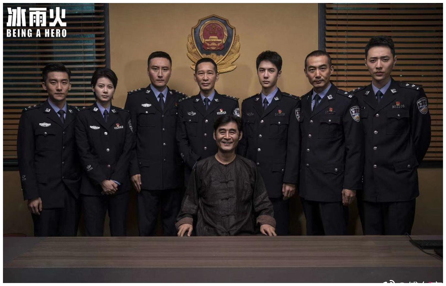 200825冰雨火导演分享新剧照挺拔的帅小伙王一博一身正气