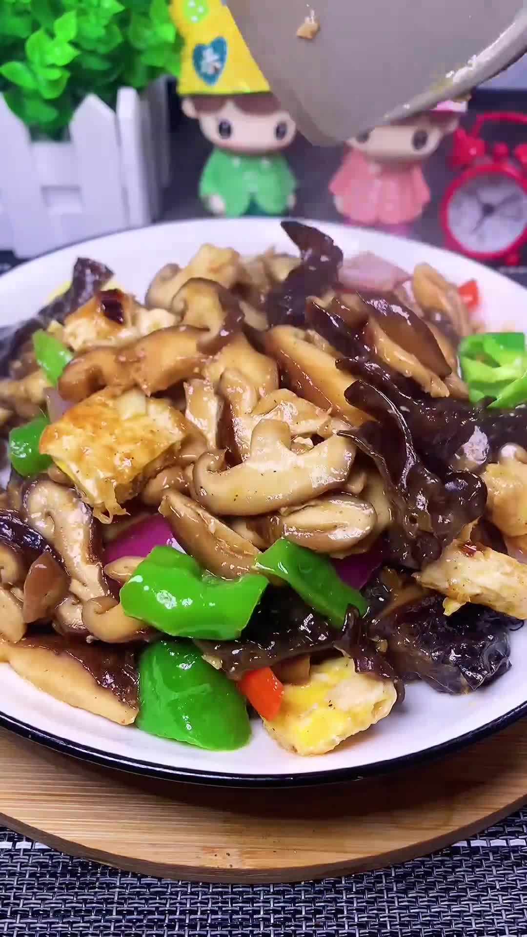 素炒香菇一道營養又實惠的家庭小炒超級簡單又下飯