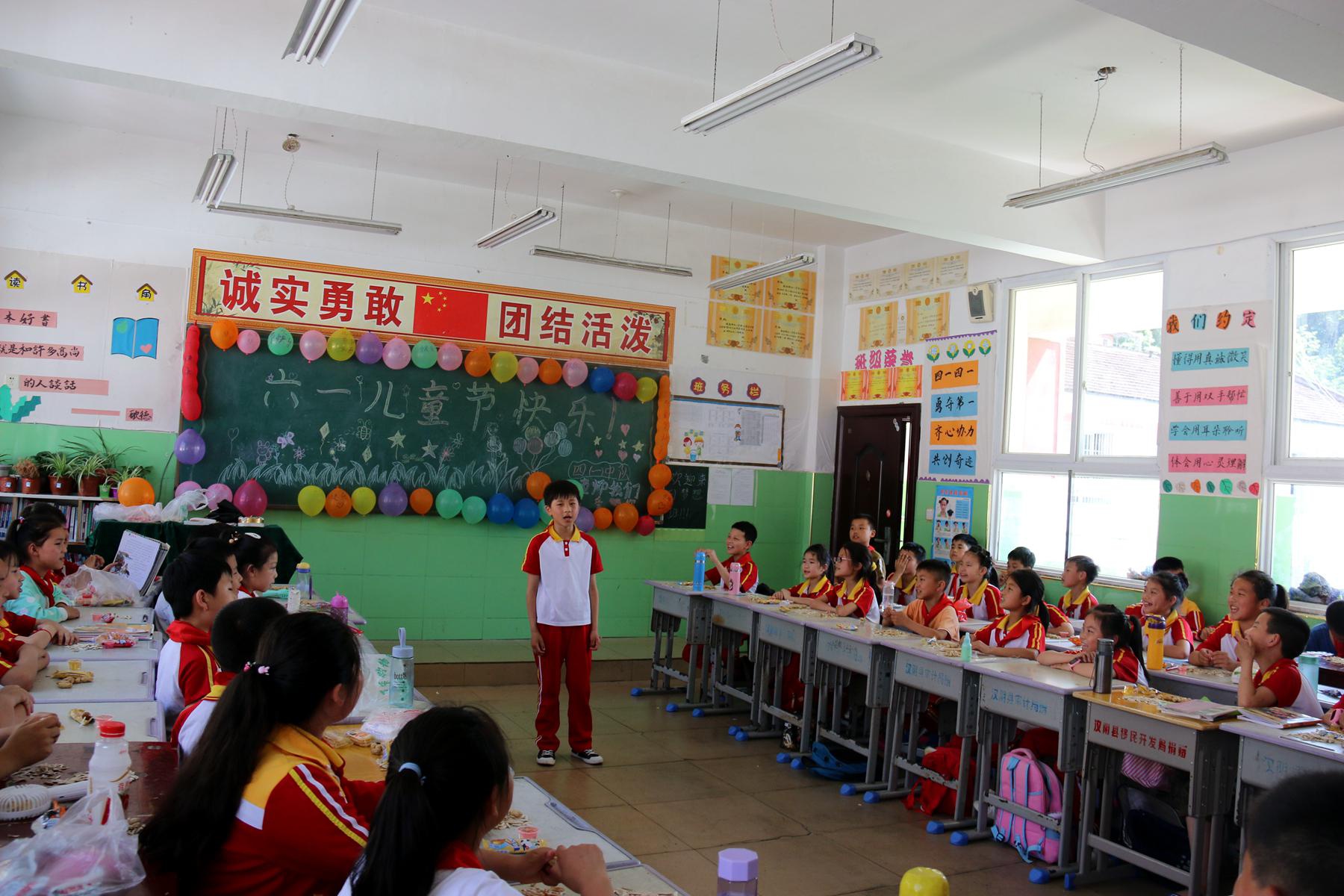 六一儿童节,汉阴县漩涡镇中心小学1042名学生展示才艺,放飞梦想