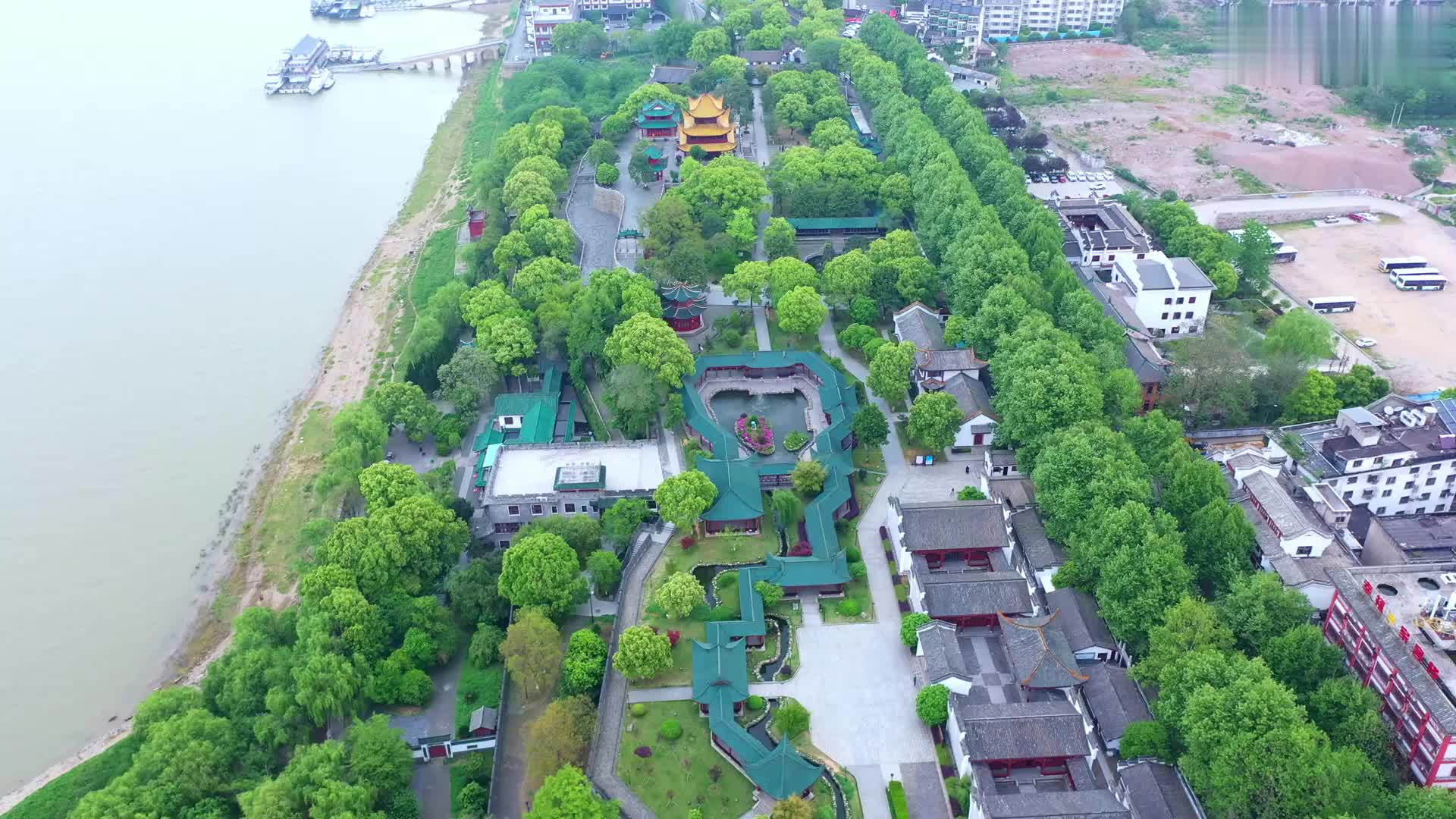 岳阳楼,据说背出《岳阳楼记》就免票