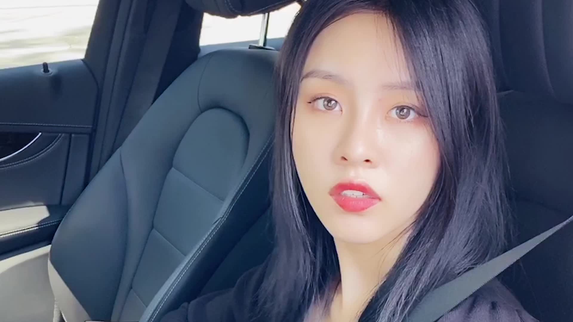 如果停车按颜值收费,那祝晓晗该交多少钱,你们知道吗?