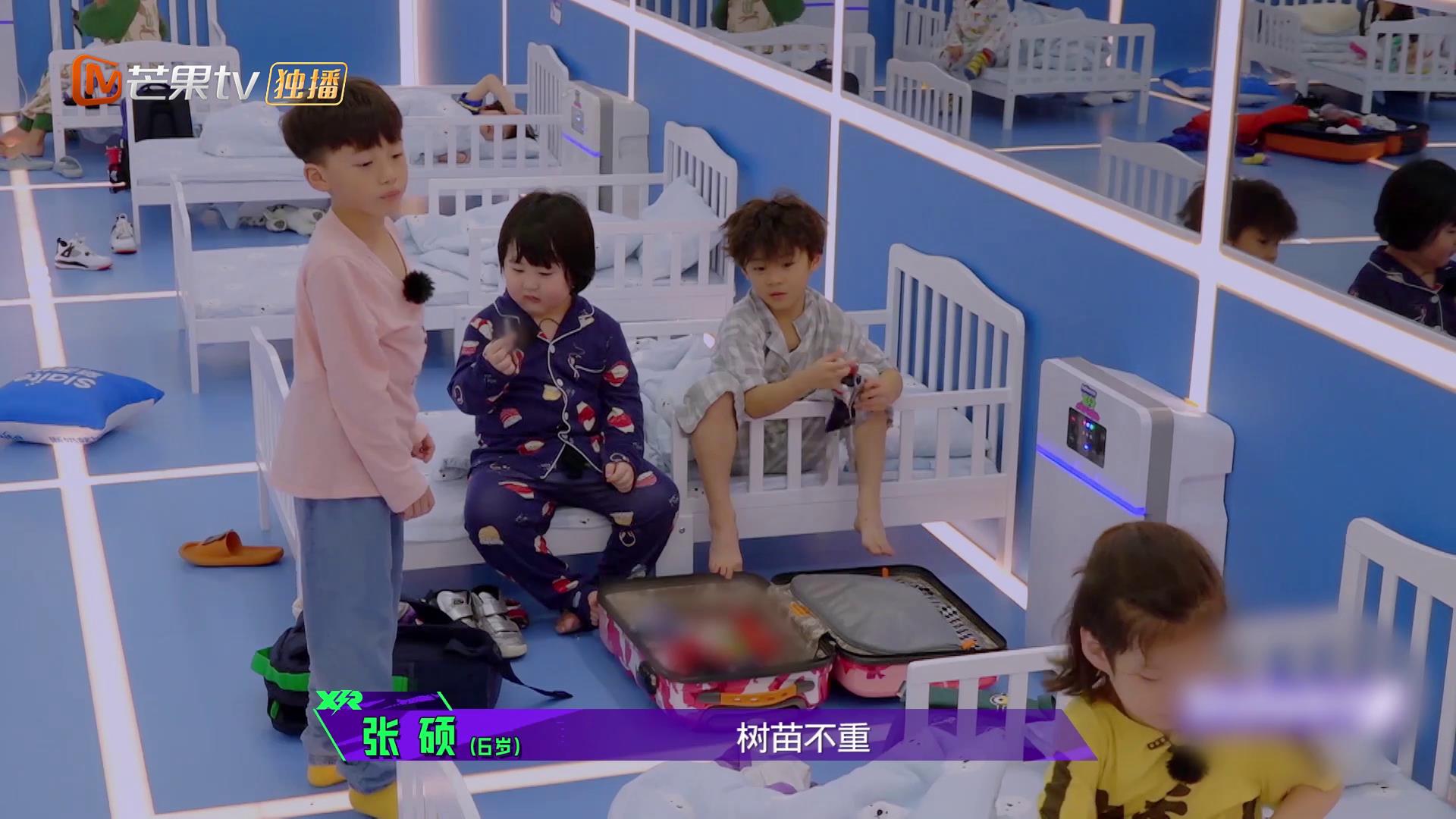 《小巨人运动会》三位奥运冠军同框回忆杀 张硕维护树苗暖化众人