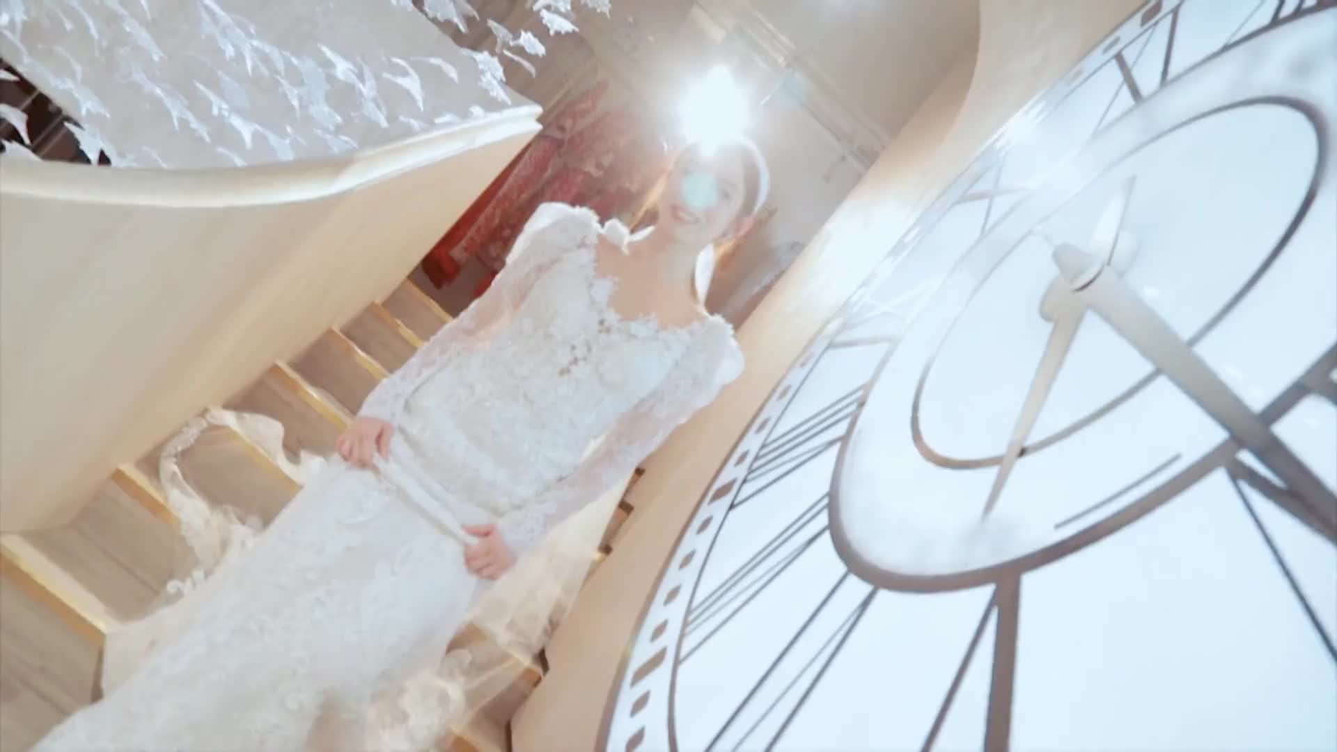 孟美岐穿婚纱出场,眼眸中透着一丝忧郁,太美艳了!