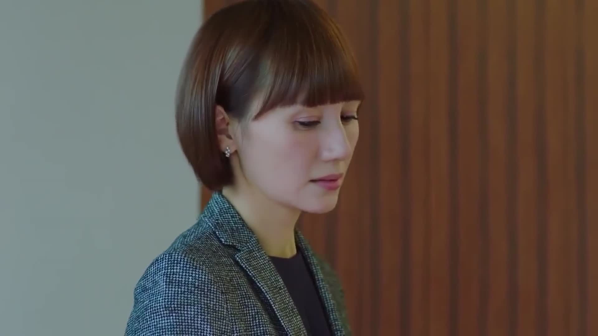 我的前半生:唐晶离开上海去香港,众人对唐晶冷嘲热讽,这段讽刺