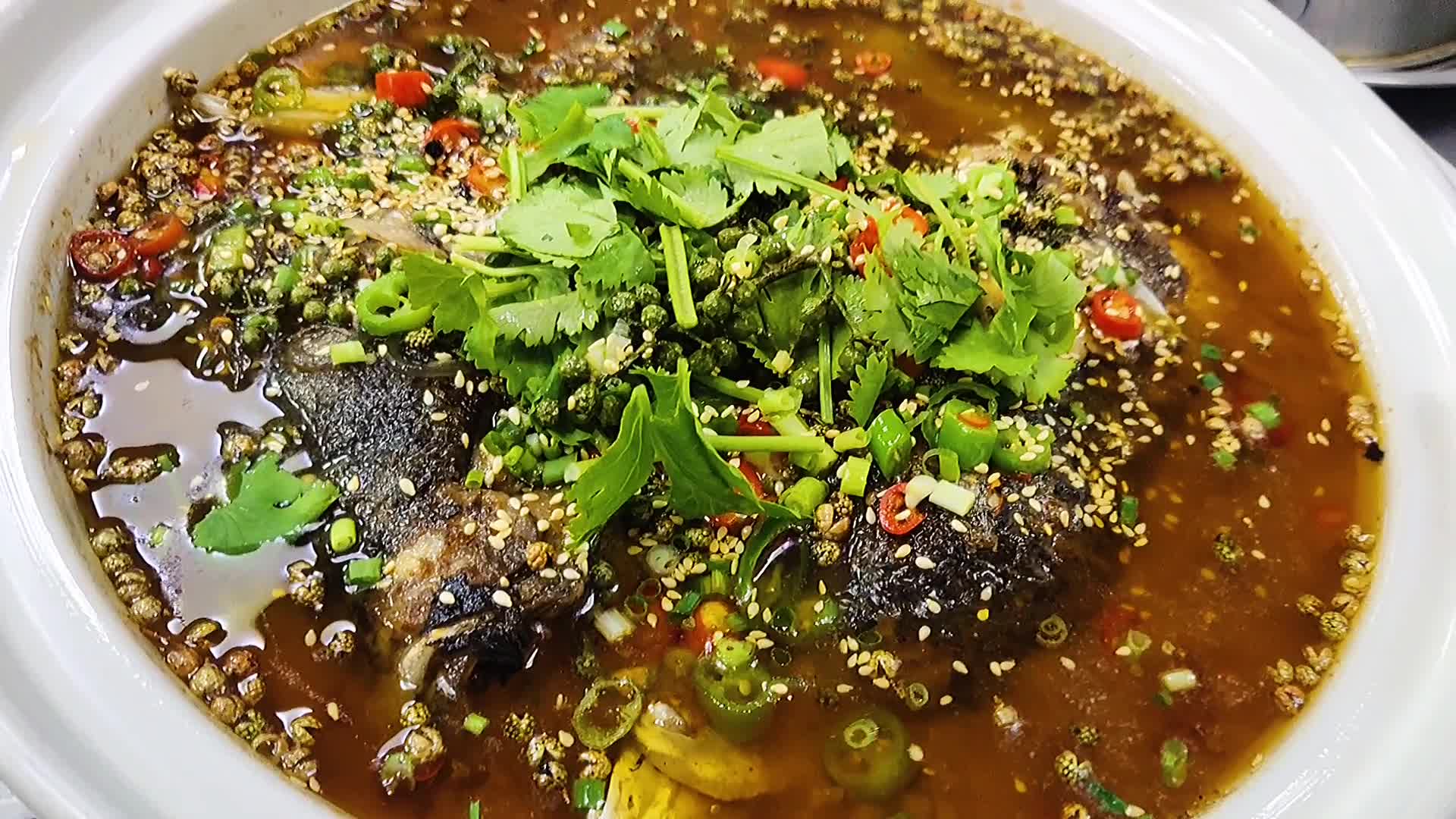 麻椒鱼头,内江江湖特色菜,绝对让你麻的开心辣的过瘾.