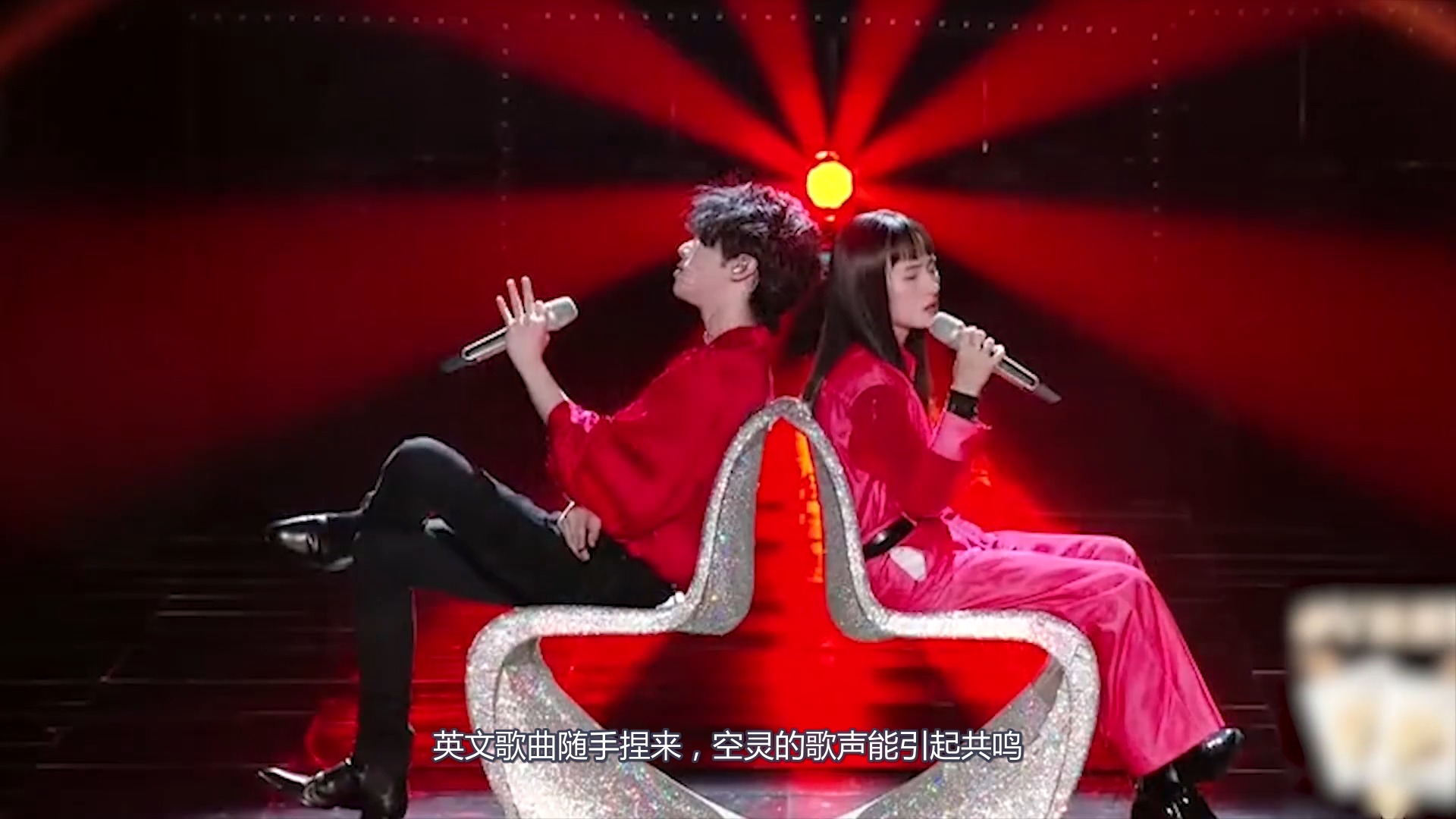 当张钰琪遇到华晨宇,两人互飙高音惊艳全场!网友:掀房顶的节奏