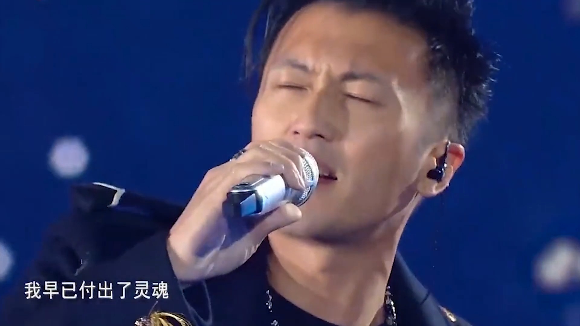 谢霆锋最新舞台非你不可脱下厨袍拿起麦就是一场演唱会