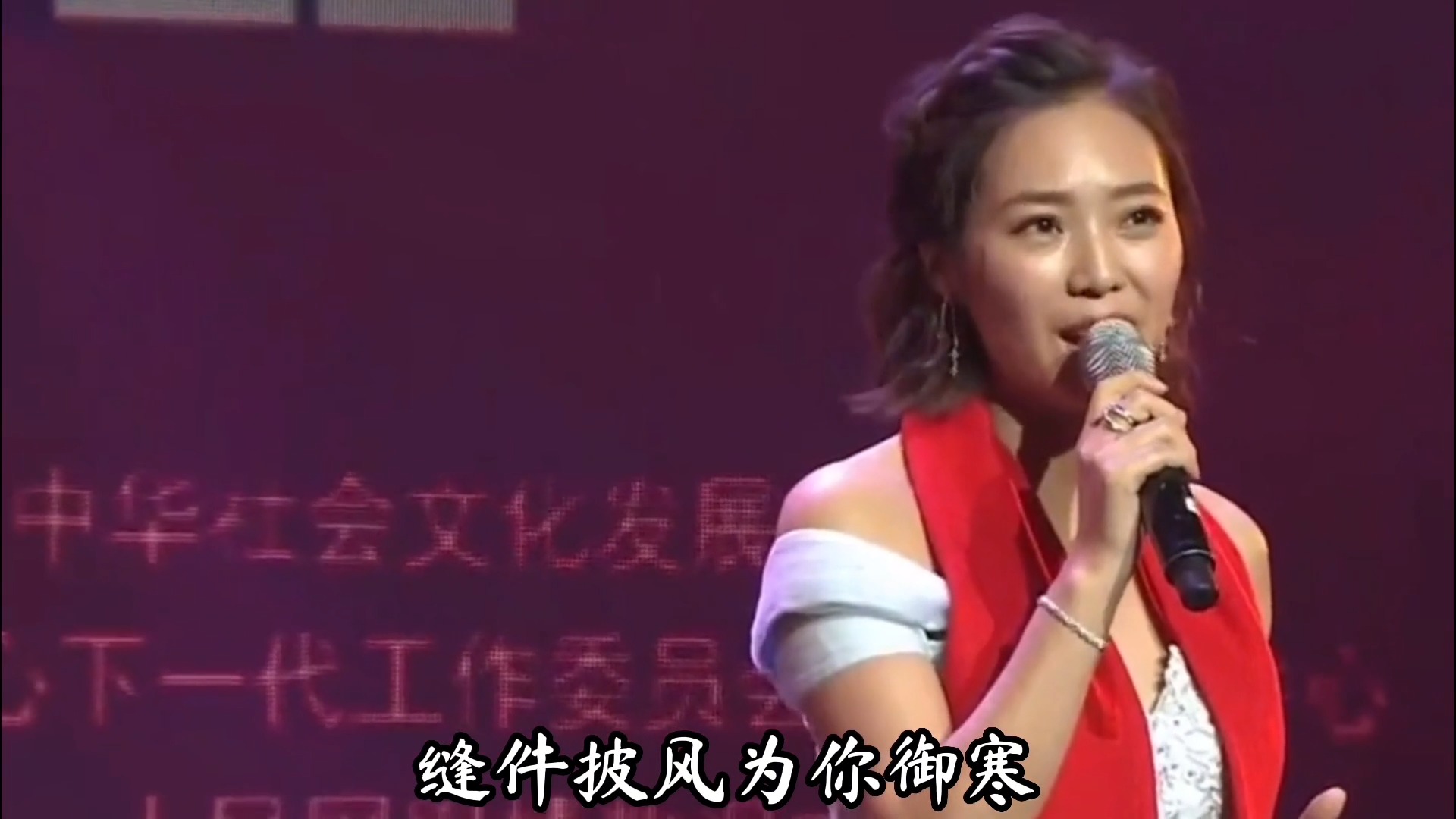 歌手云朵年凭当借一首我的楼兰一战封神开口跪