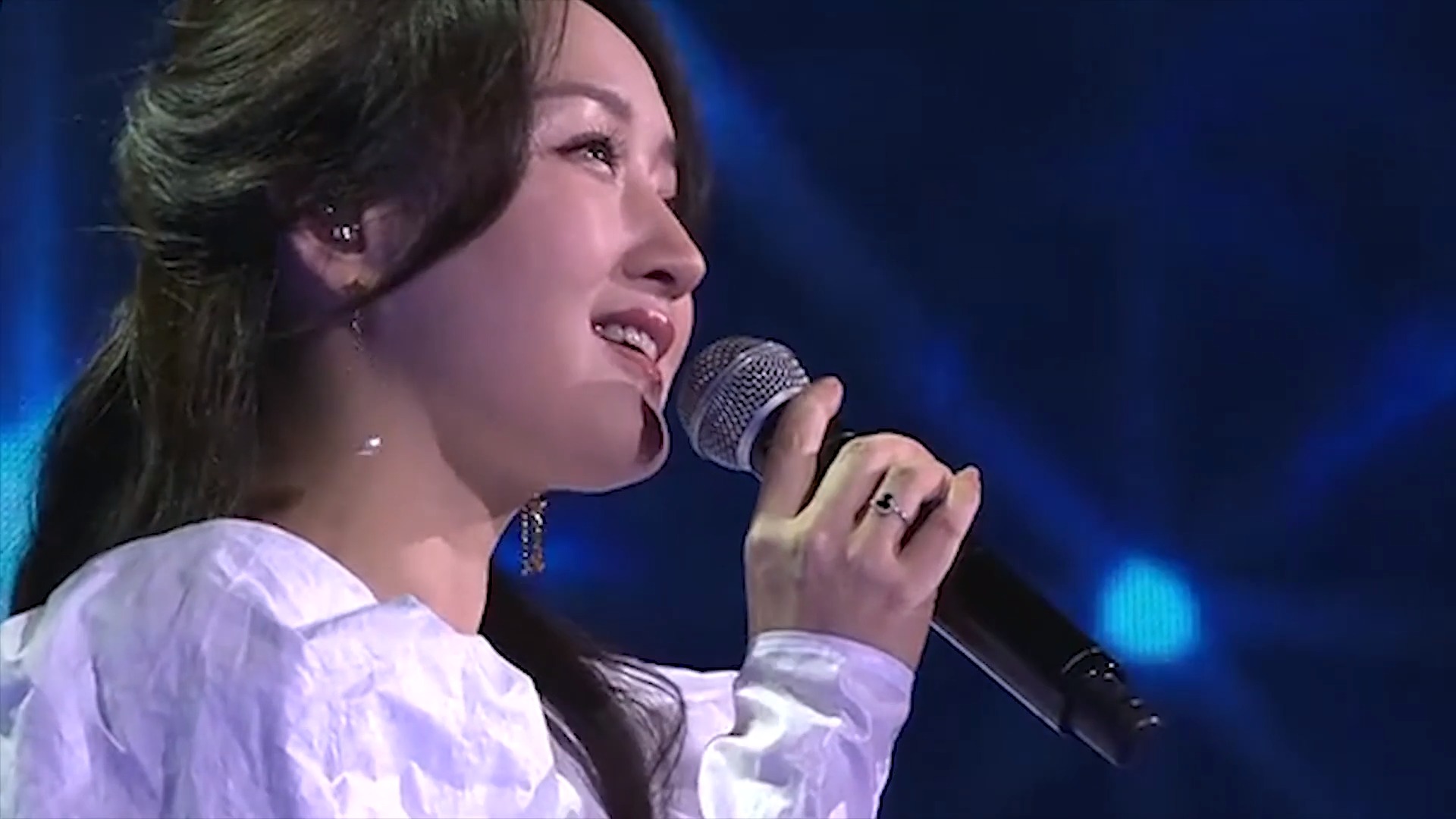 吃瓜群众集合杨钰莹毛宁再度合体两人同唱情歌深情相拥