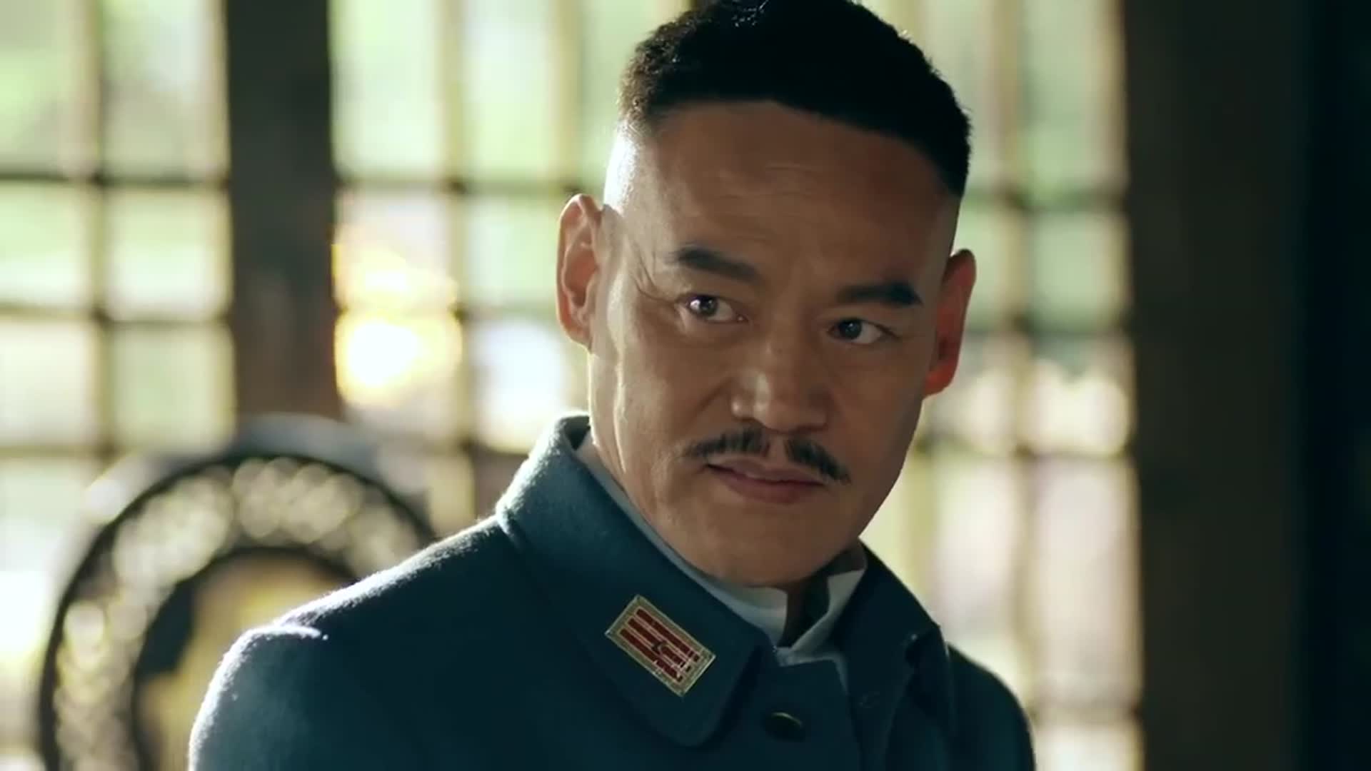 一代枭雄何辅堂发现阎森很眼熟便在跟前询问魏正先的名号