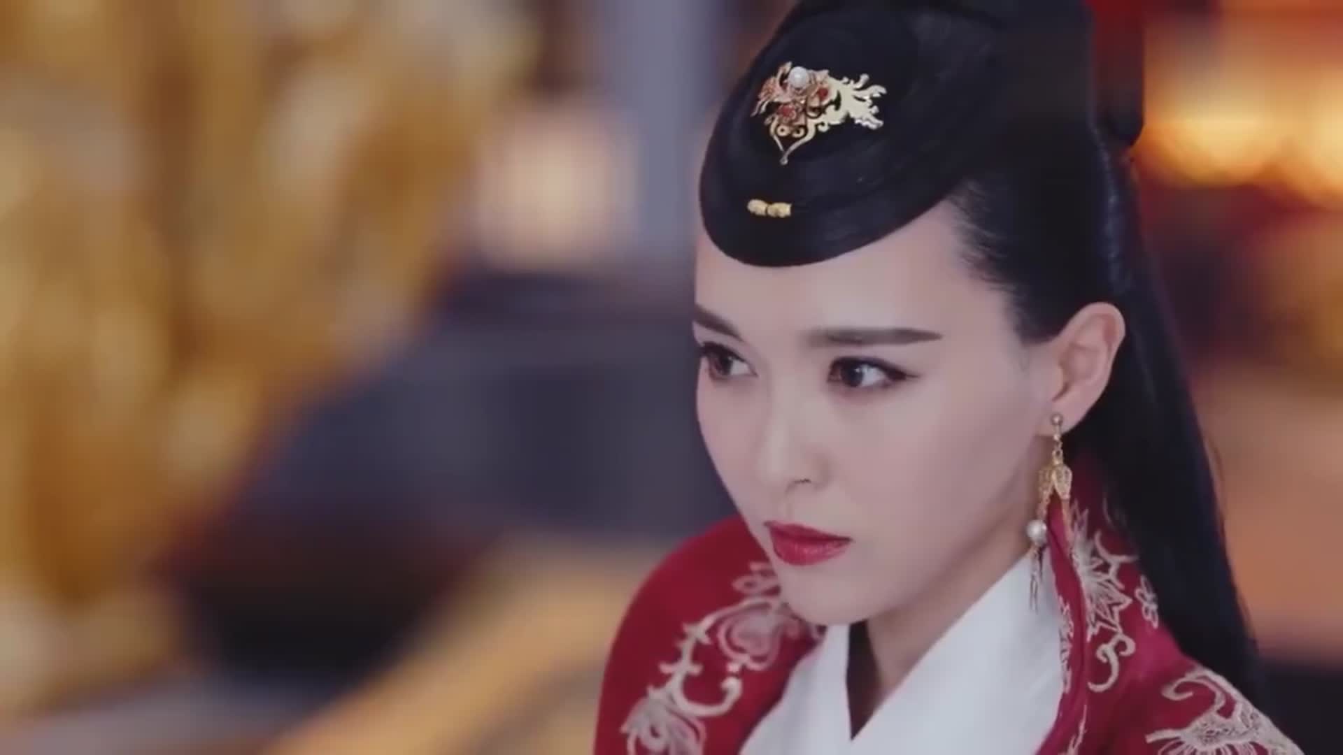 锦绣未央同是死士红罗几招便输给了君桃不愧是未央的人