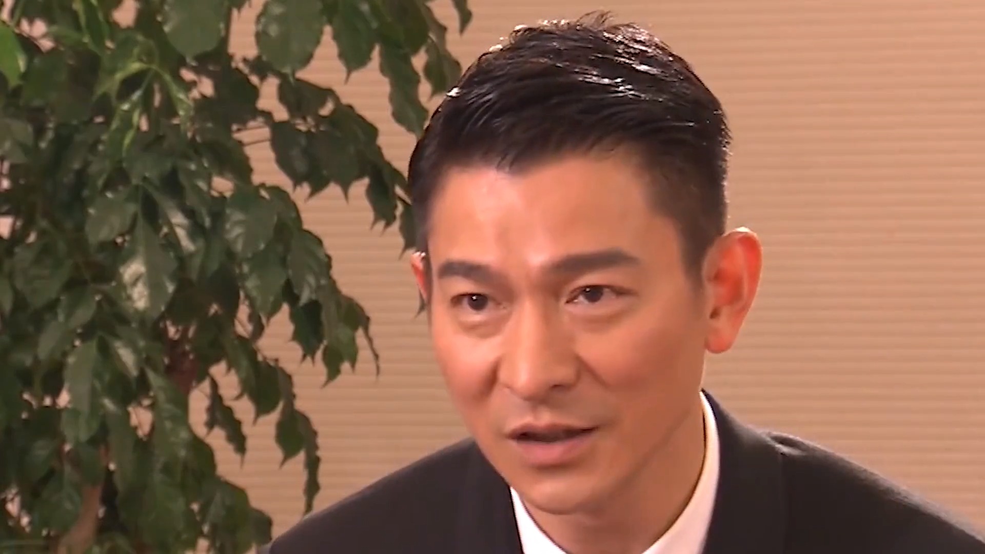 刘德华日本演出拒唱日文歌,一首《中国人》开口热血沸腾,太长脸__财经