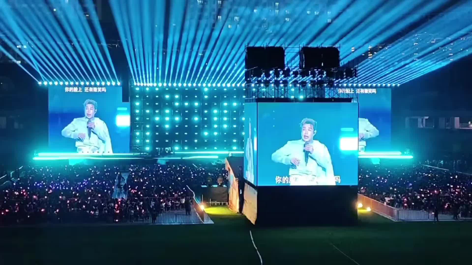 小沈阳演唱会，孙悦一首《祝你平安》惊艳全场，依然那么好听！