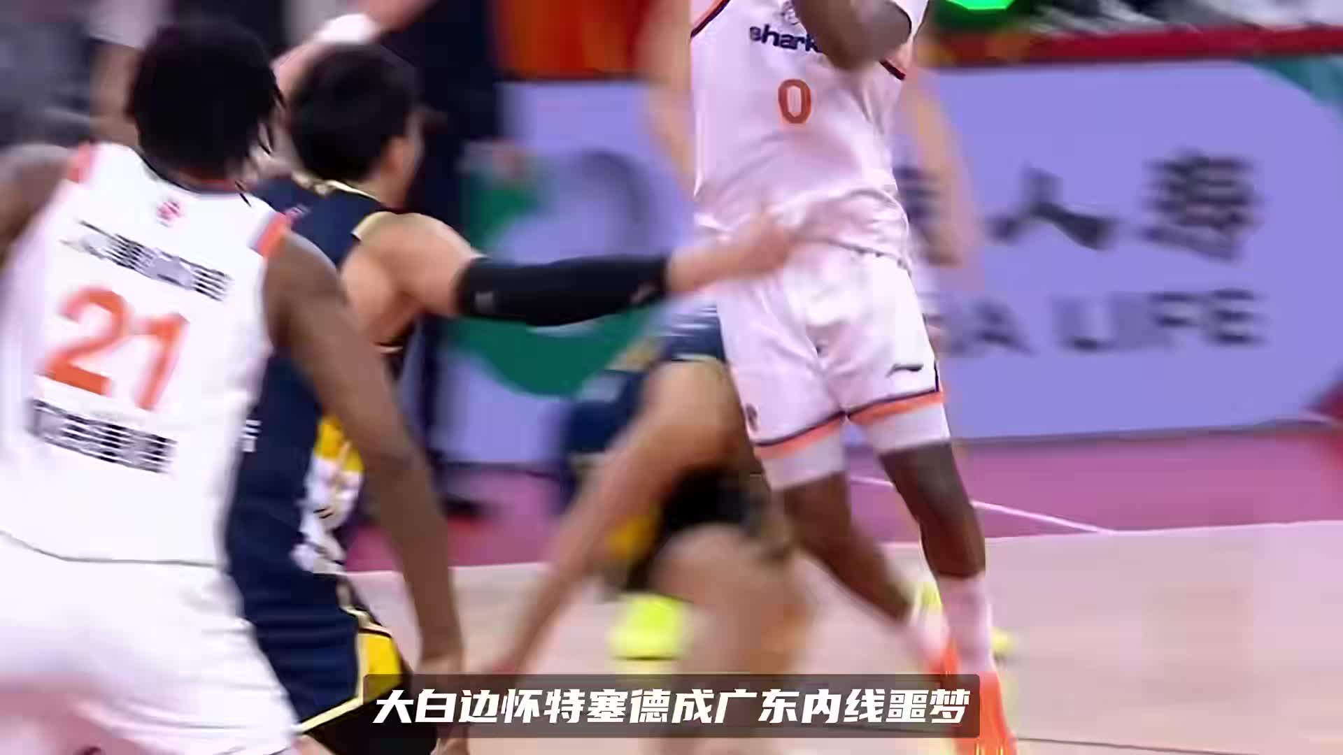 CBA第一肌肉男！怀特塞德28+13打爆广东内线，杜锋也无可奈何