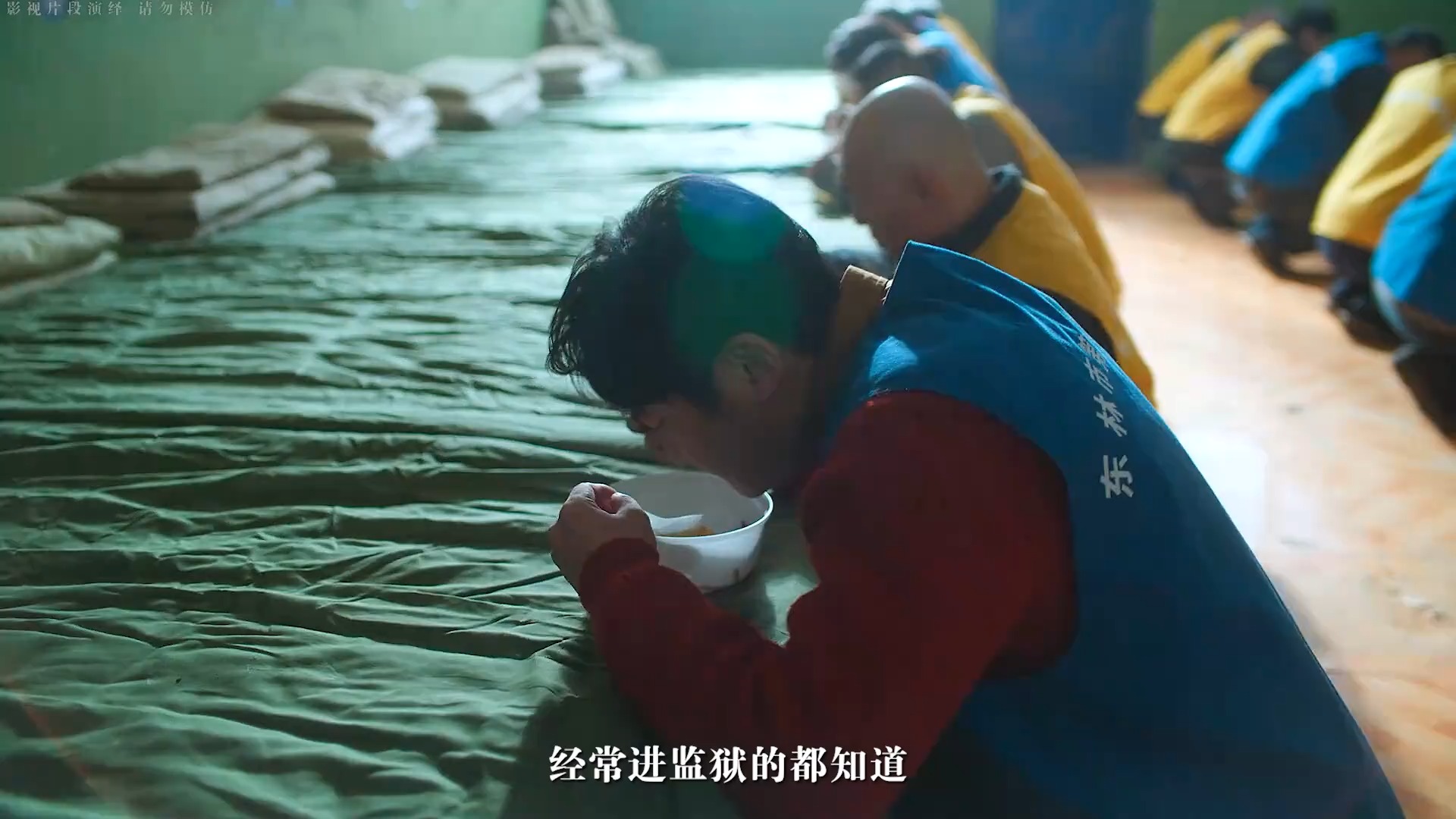 老舅：男人第一天进监狱，因一个馒头与狱友起了争执