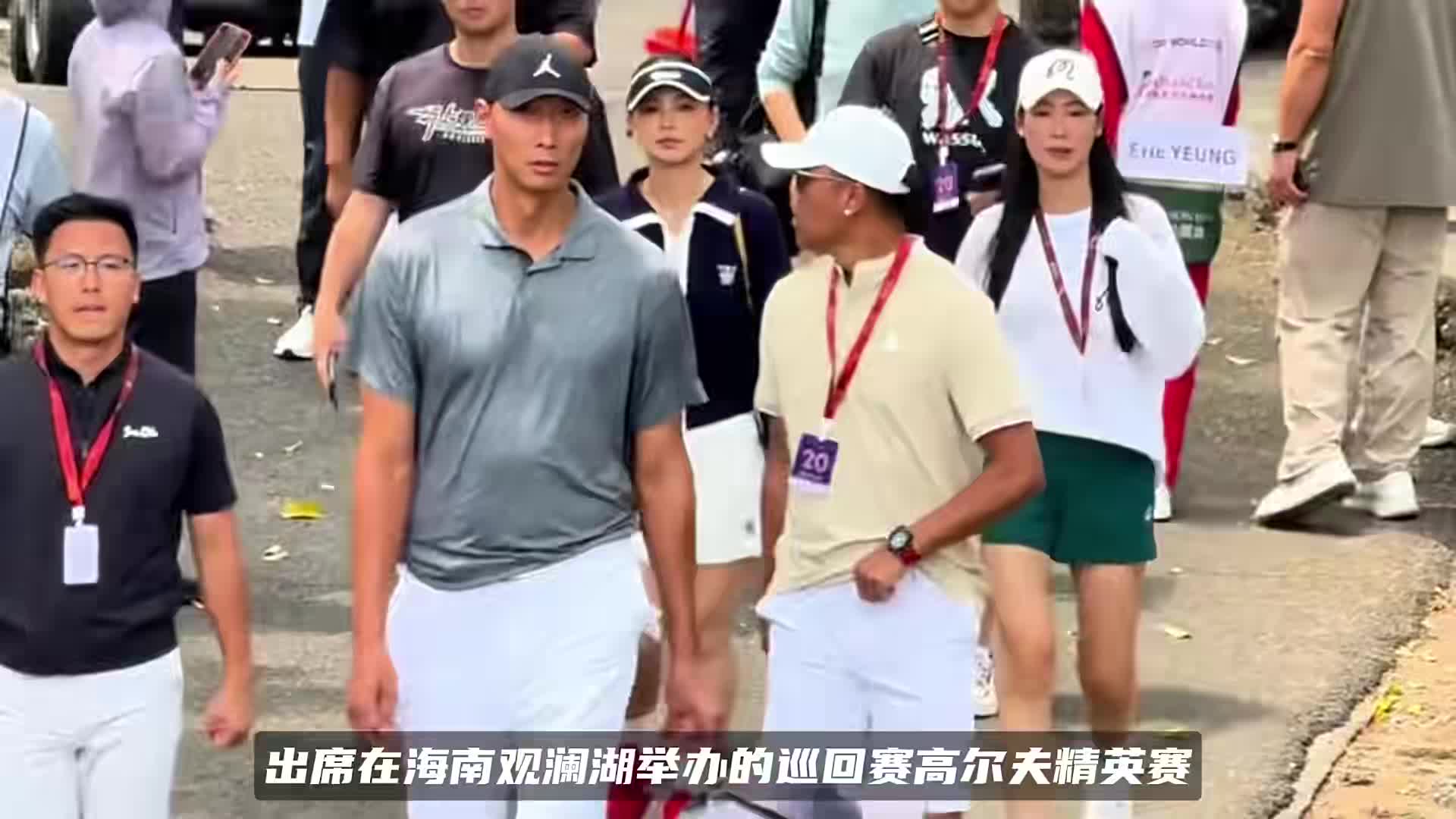 易建联罕见露面！男篮一哥跨界参加高尔夫赛，身材比运动员时还好