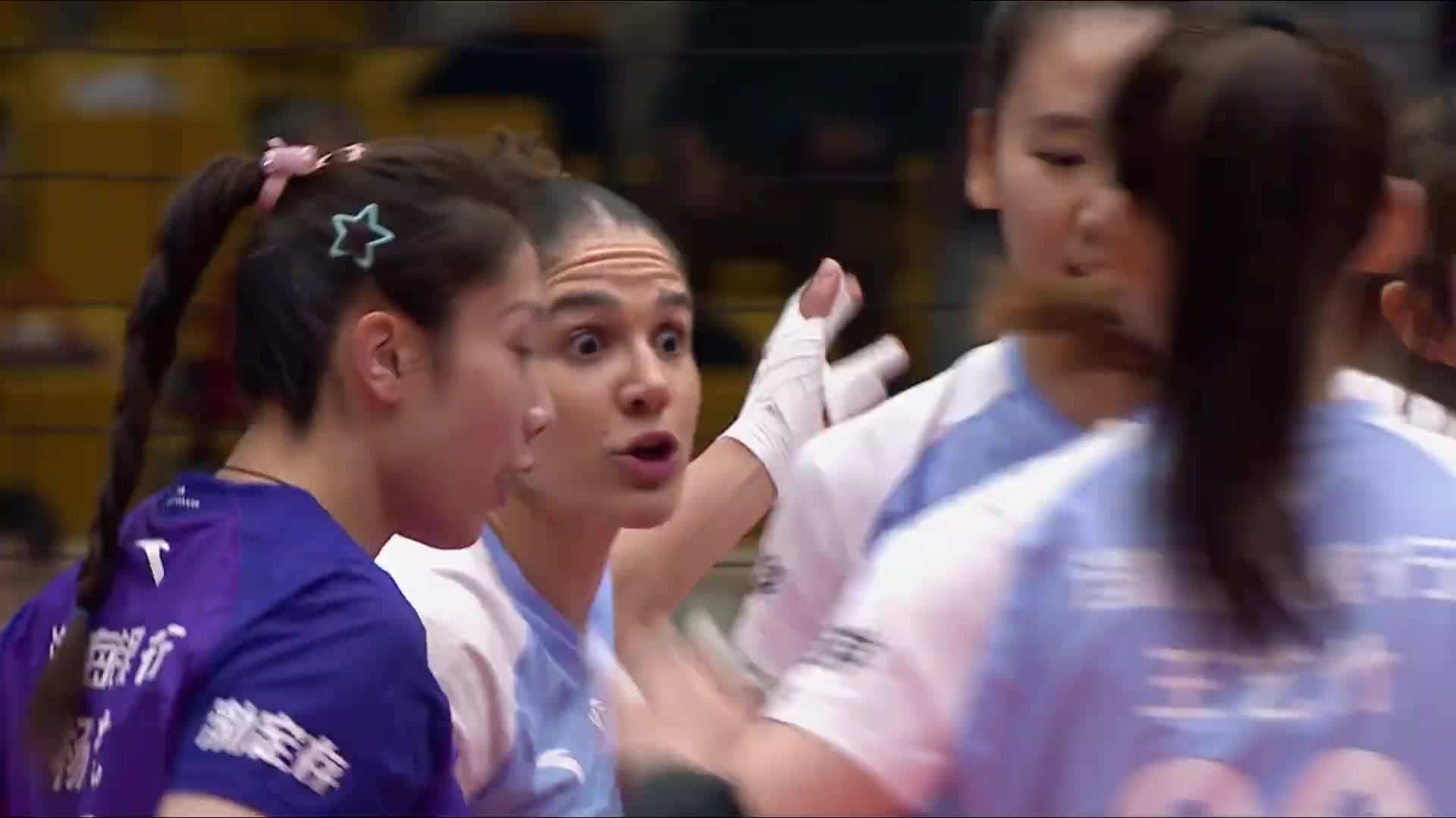 天津女排赢球的隐形功臣：多点开花全靠她，李盈莹为其点赞