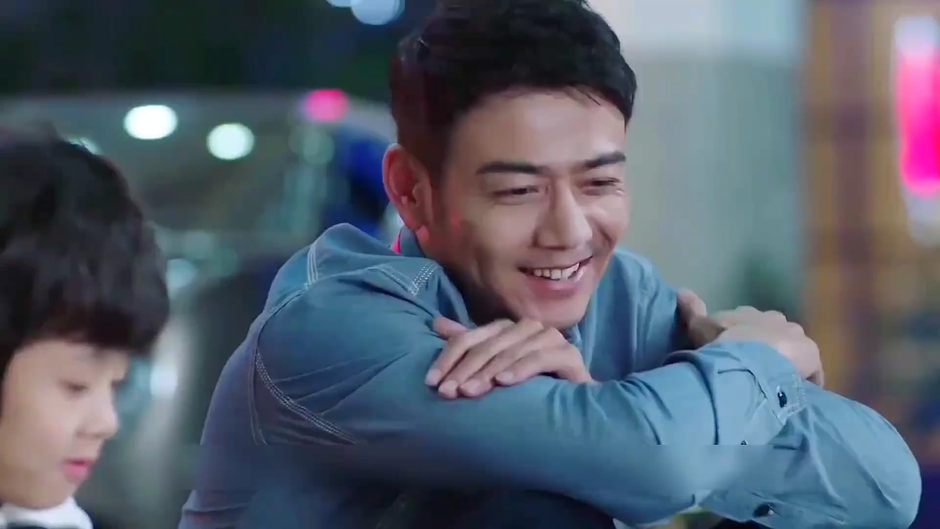 落魄大叔生意破产做代驾，因为太帅被富婆看上