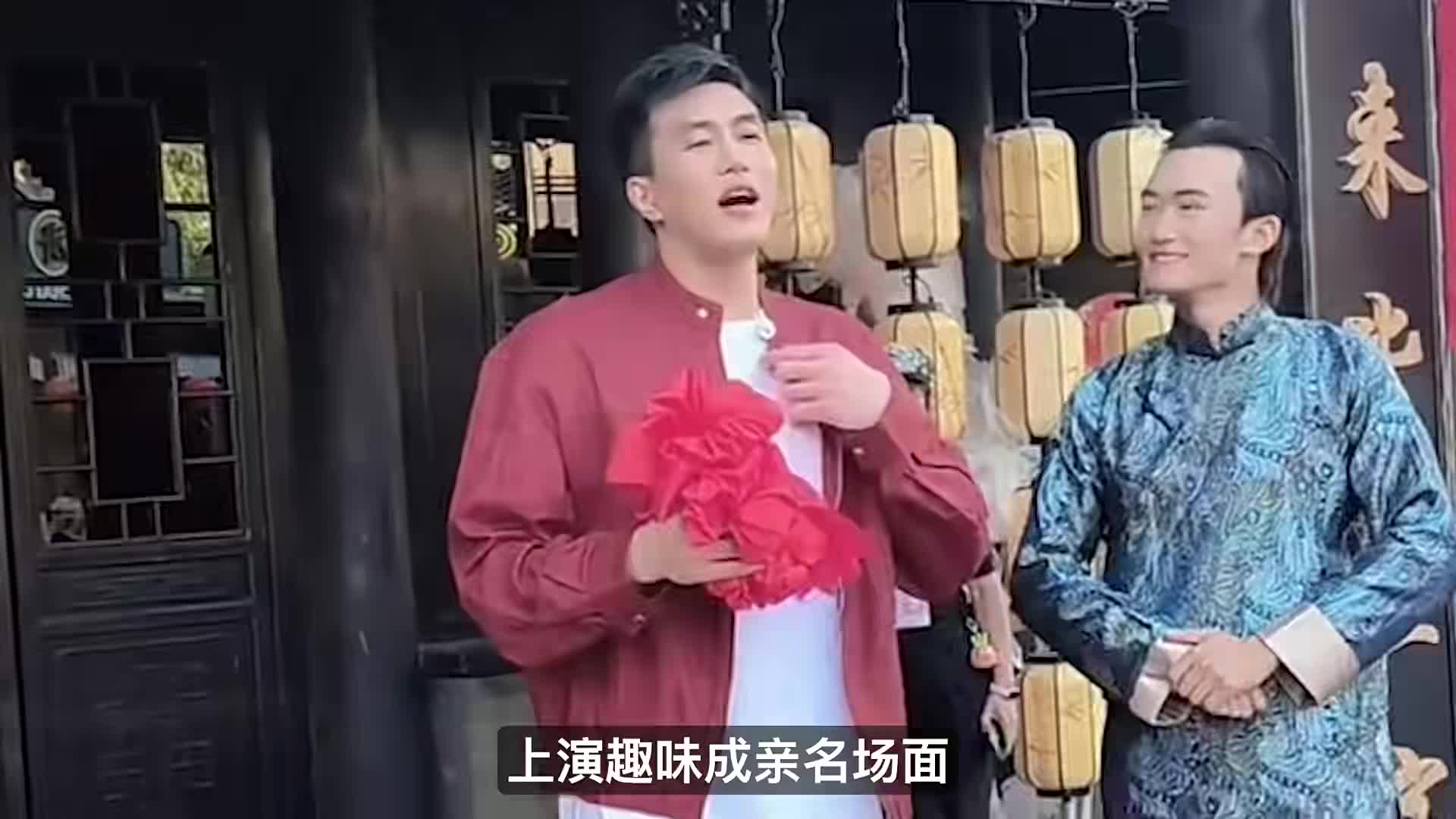 郭艾伦体验传统婚俗！场上敢突敢抢，一到“成亲”环节瞬间害羞了
