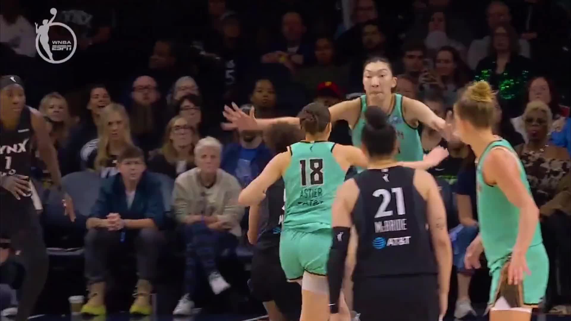 女版大魔王季后赛发威！韩旭进攻弹无虚发还连送大帽，或助队黑八