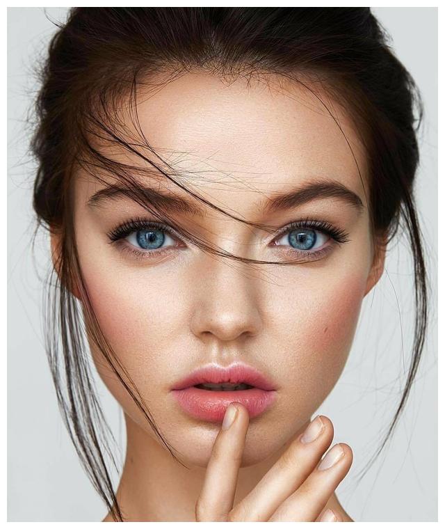 完美五官的欧美女神彩妆超迷人