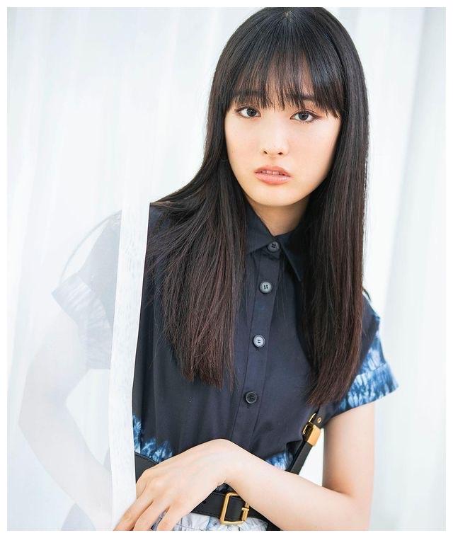 与时尚杂志seventeen合作八年的专属模特大友花恋宣布解约