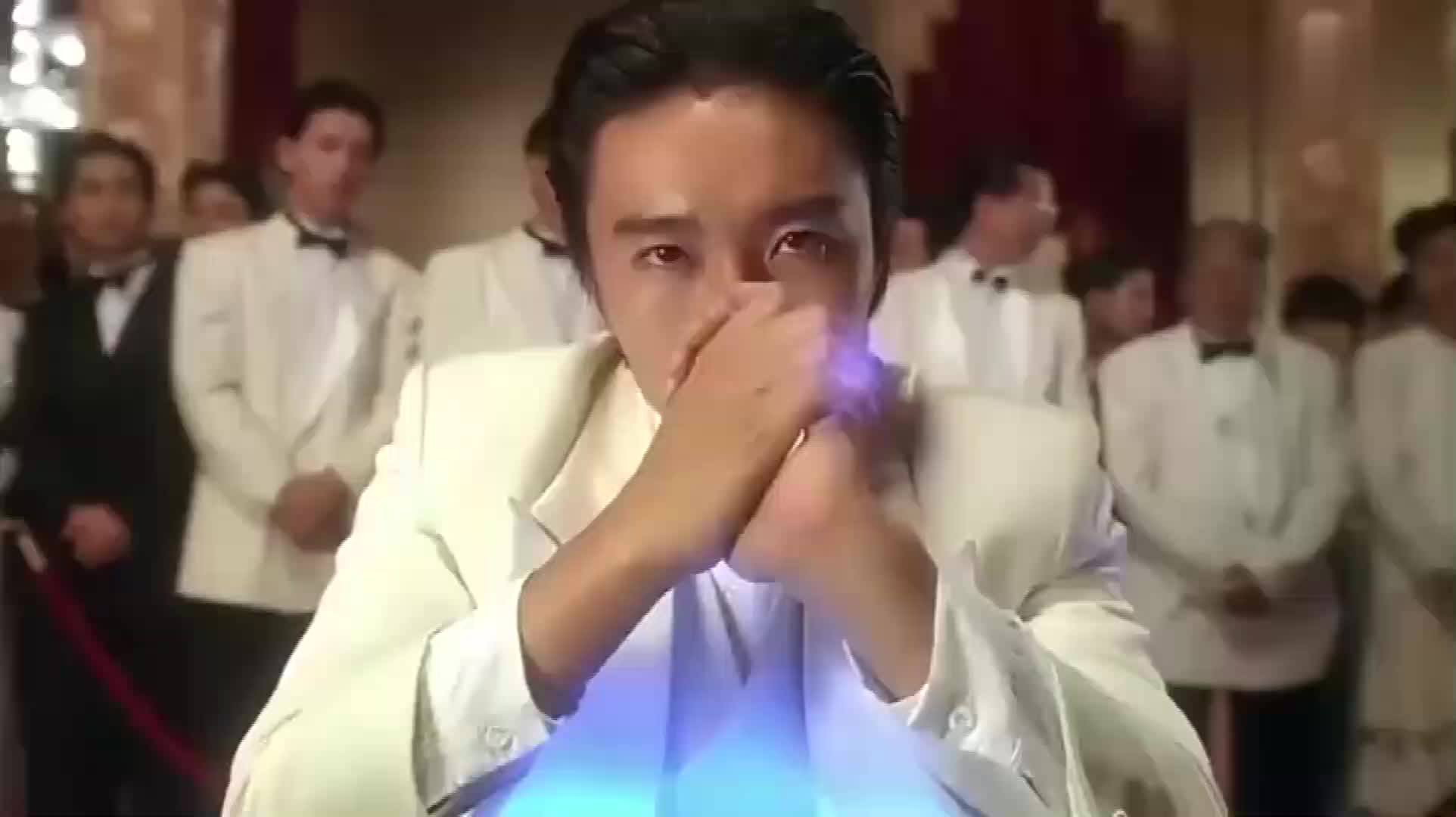 星爷用特异功能变牌,竟变出张曼玉的底牌,星爷惊这谁这么丑