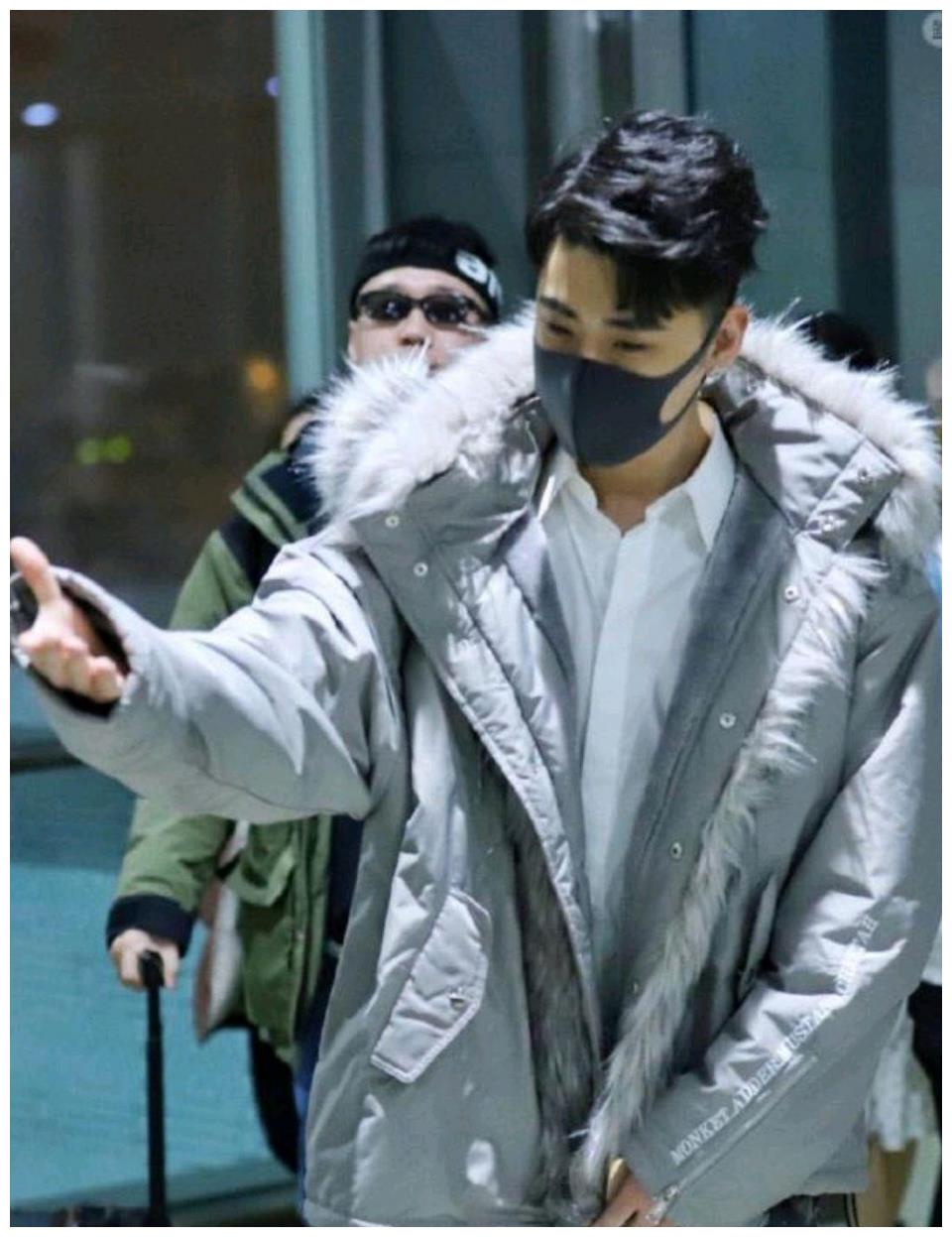 德云社辫哥哥张云雷,优雅帅气有礼貌,怎能让人不喜欢呢?