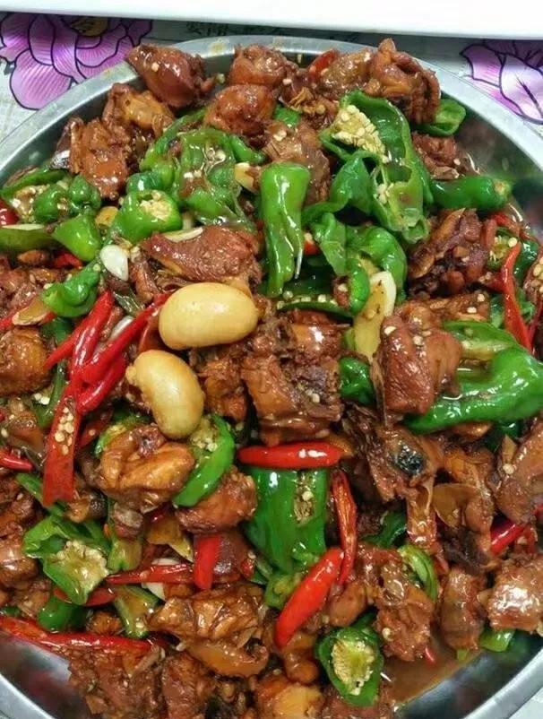 1500克,花生油300克二,辅料:大葱100克,姜100克,蒜100克,干辣椒100克